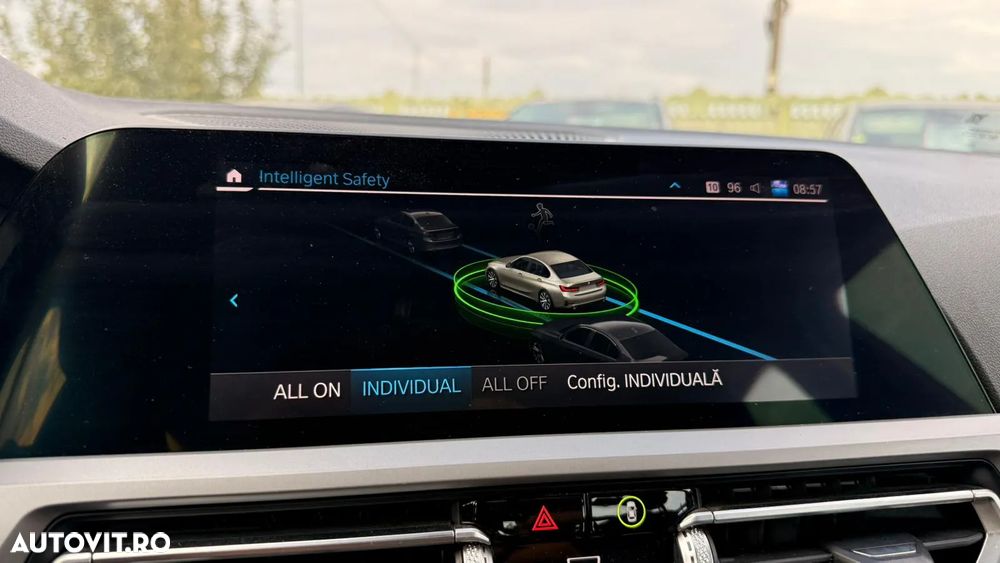 BMW Seria 3 320i Aut. Sport Line - 29