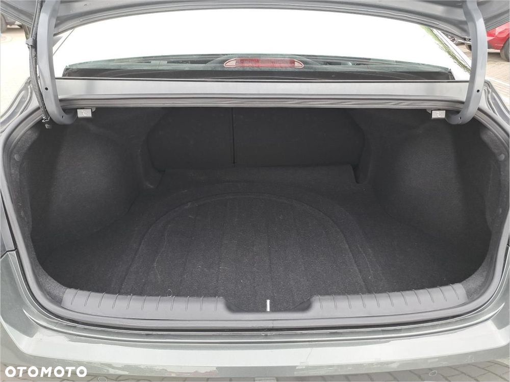 Hyundai Elantra - 16