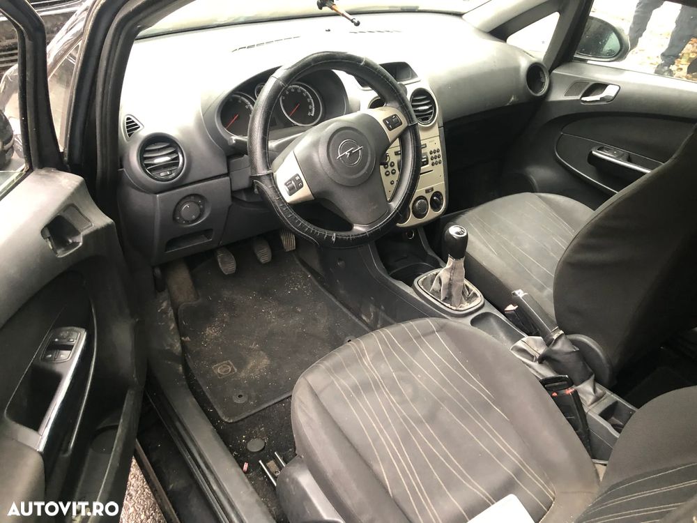 Dezmembrez Opel Corsa D coupe negru benzina 1,2 2007 - 10