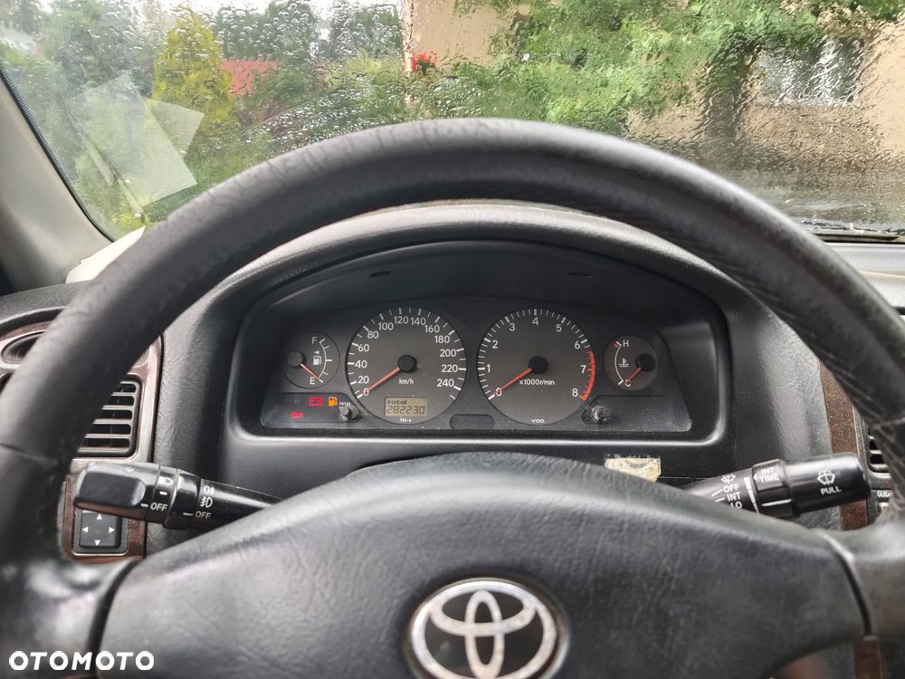 Toyota Avensis - 8