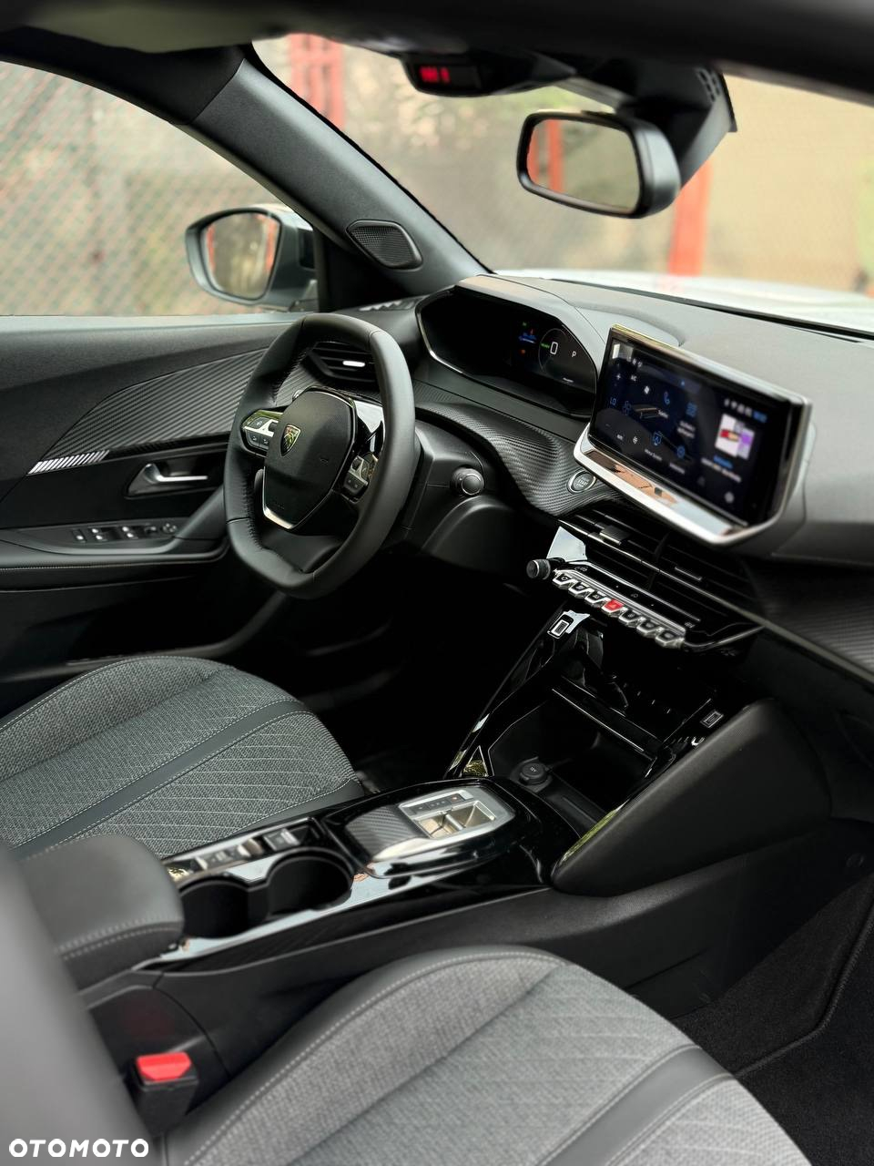 Peugeot 2008 e-2008 54kWh Allure - 11