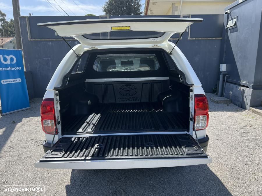 Toyota Hilux 2.4 D-4D 4WD CD CM - 6