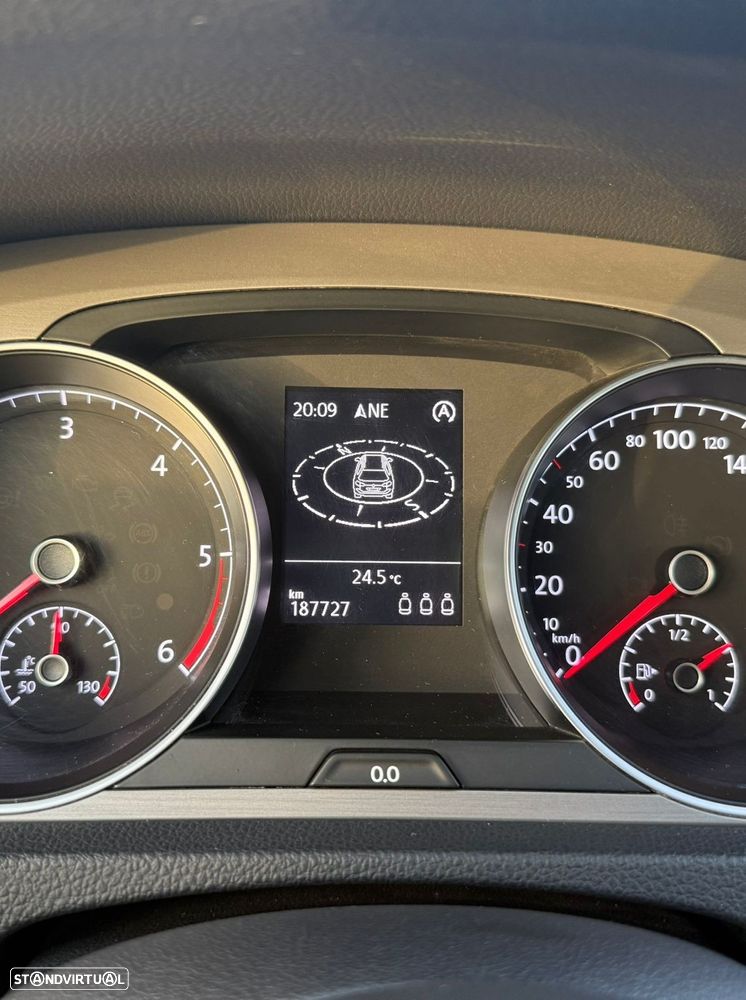 VW Golf Variant 1.6 TDi Sportline DSG - 16