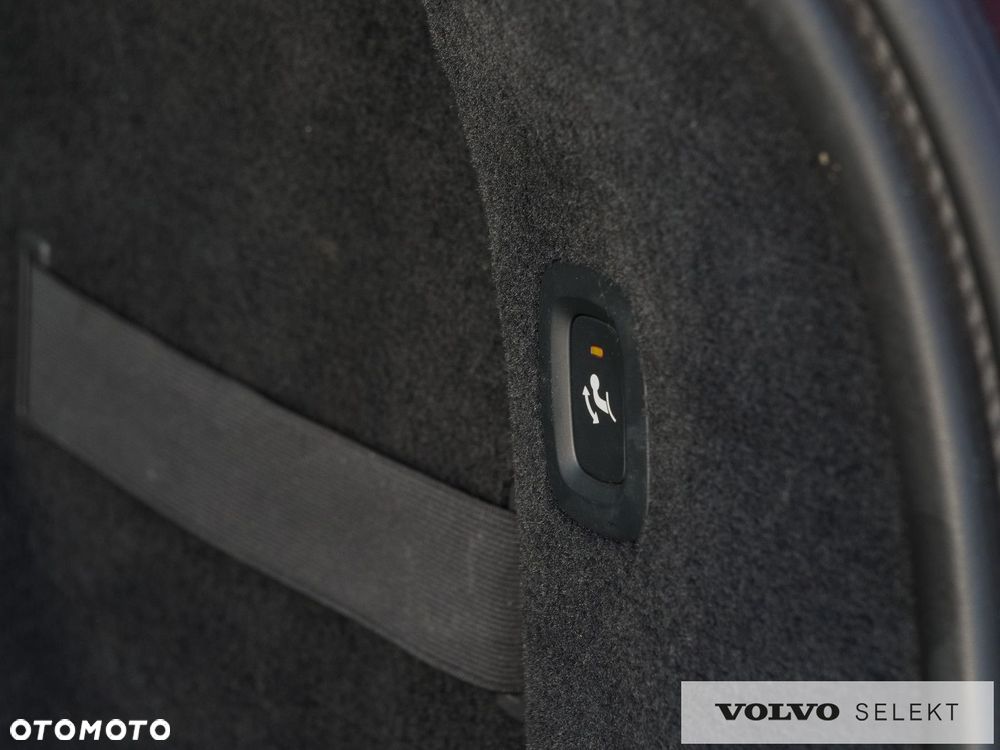 Volvo V90 Cross Country - 33