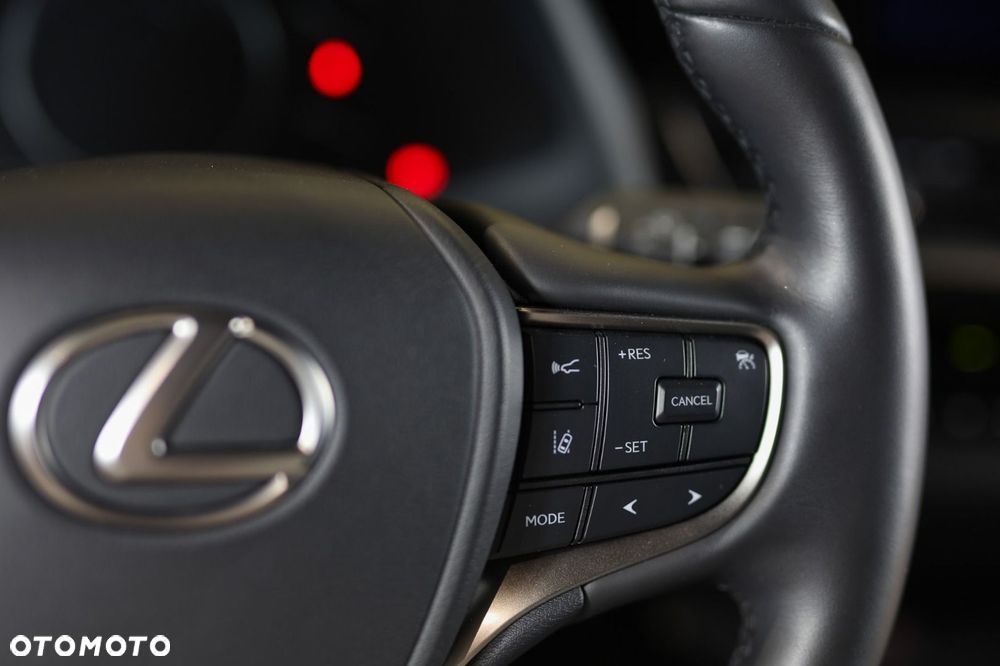 Lexus UX - 16