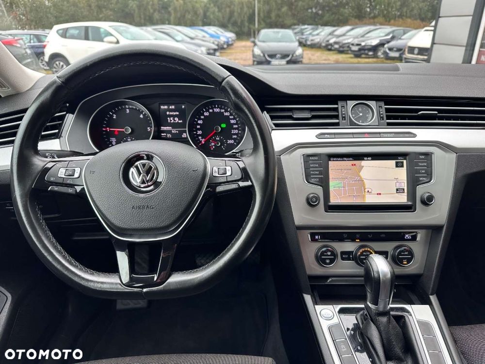 Volkswagen Passat - 32