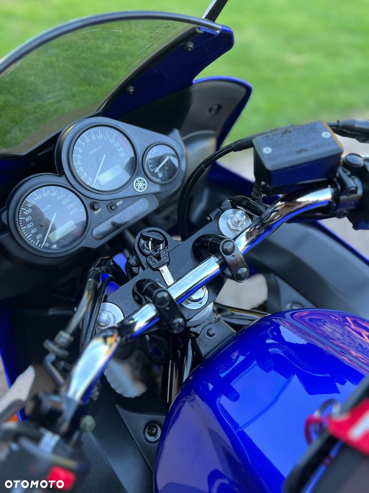 Yamaha FZS - 21