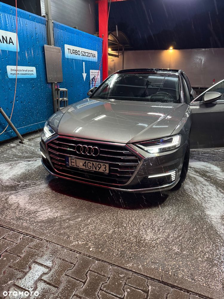 Audi A8 - 8
