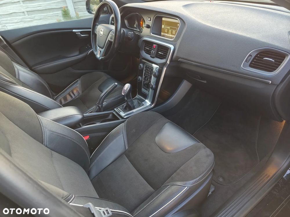 Volvo V40 D2 R Design - 19