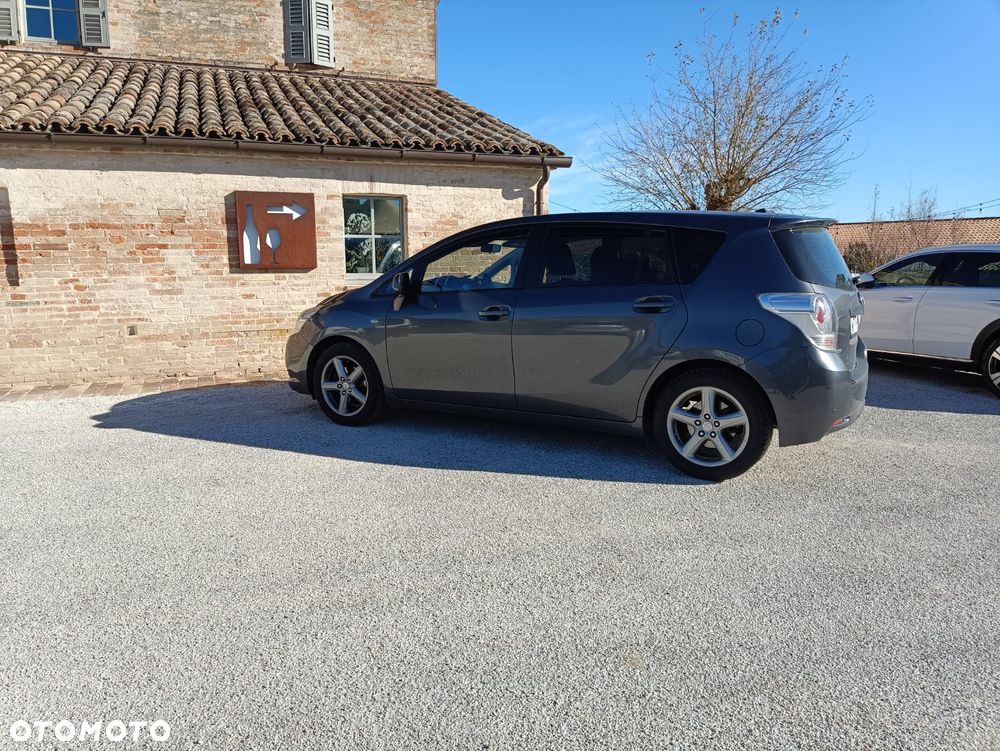 Toyota Verso 1.8 Multidrive Edition - 17