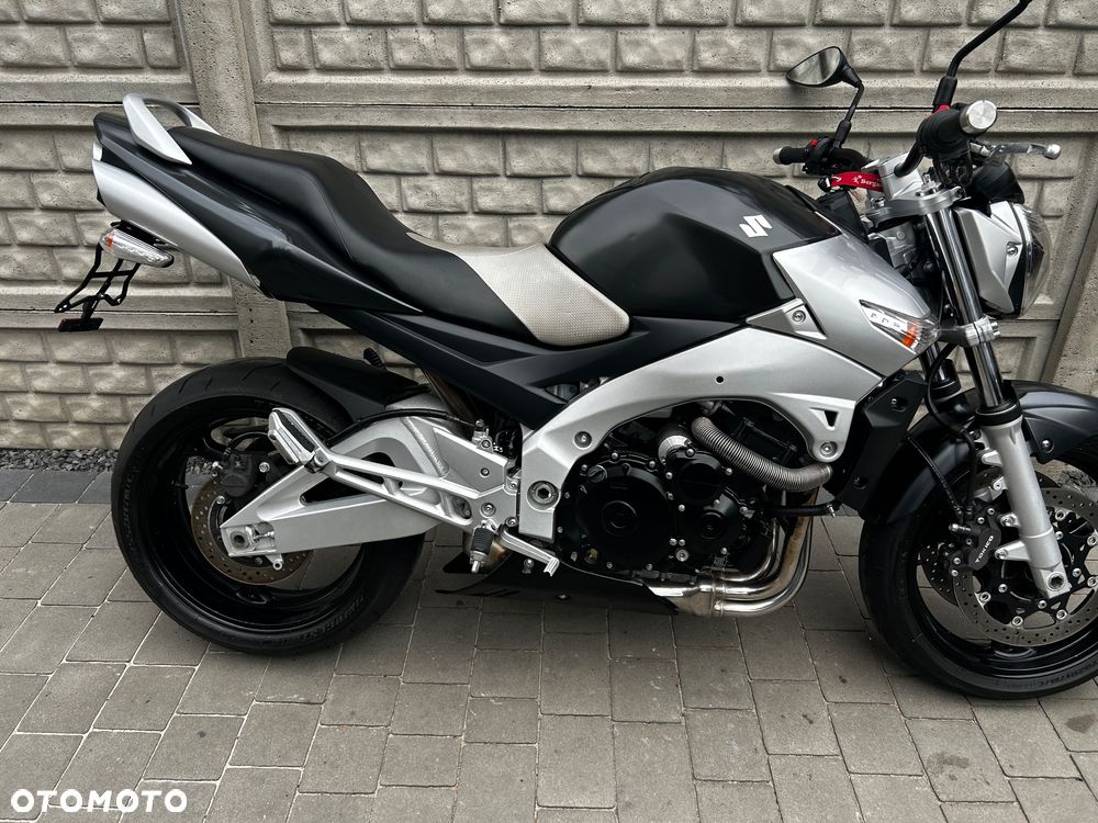 Suzuki GSR - 6