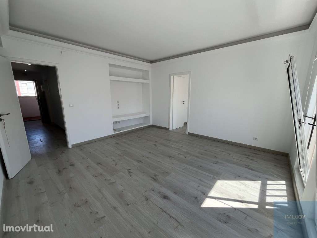 Apartamento T2 Remodelado na Quinta da Luz - Grande imagem: 5/34