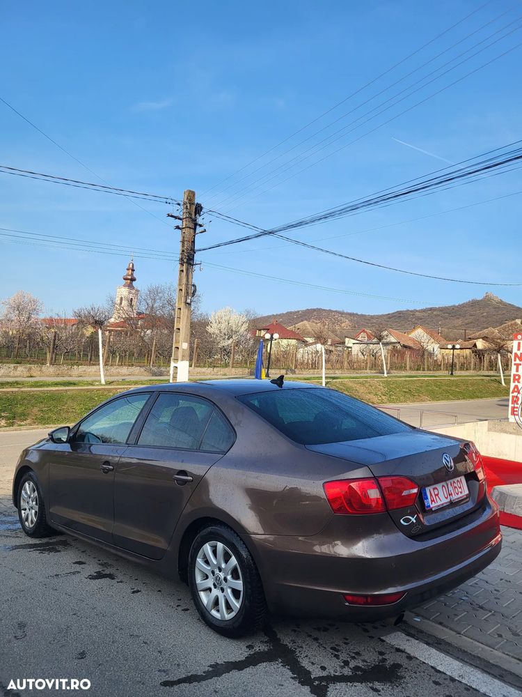 Volkswagen Jetta 1.6 TDI Highline - 4