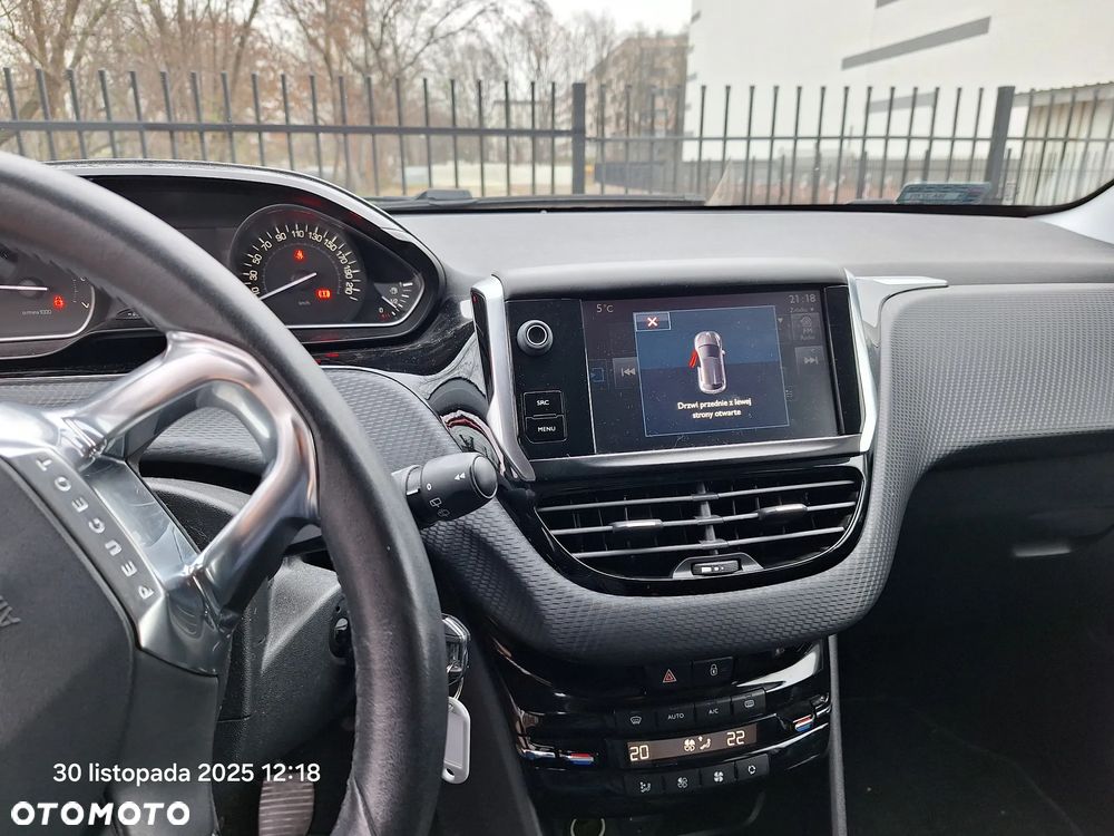 Peugeot 208 1.2 PureTech Style - 13