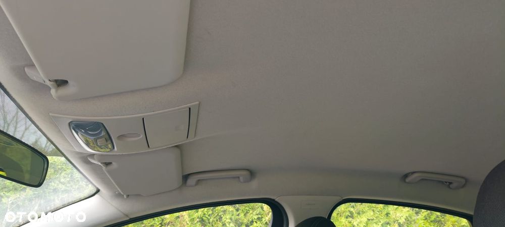 Ford Mondeo 2.0 Ambiente - 11