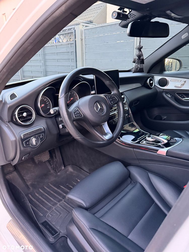 Mercedes-Benz Klasa C 300 9G-TRONIC AMG Line - 32