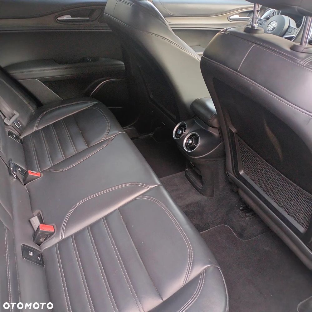 Alfa Romeo Stelvio - 14