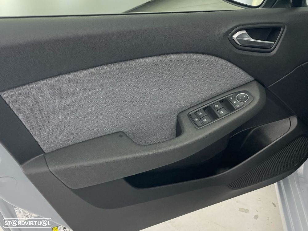 Renault Clio 1.0 TCe Techno Bi-Fuel - 17