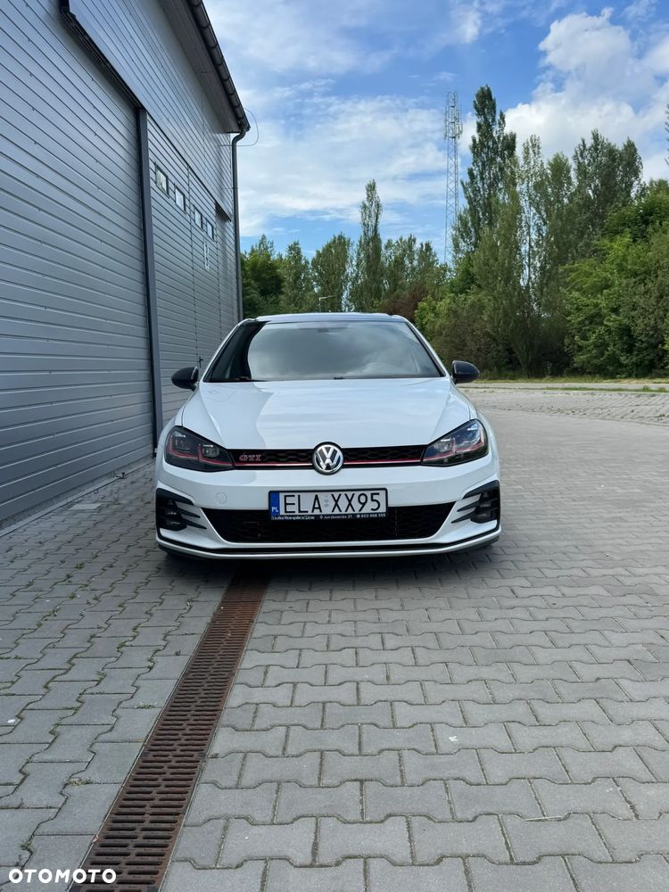 Volkswagen Golf - 20