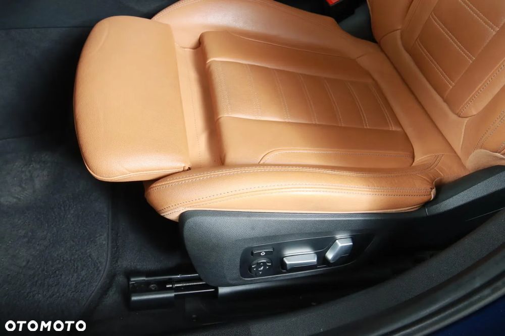 BMW Seria 3 330e iPerformance M Sport - 12