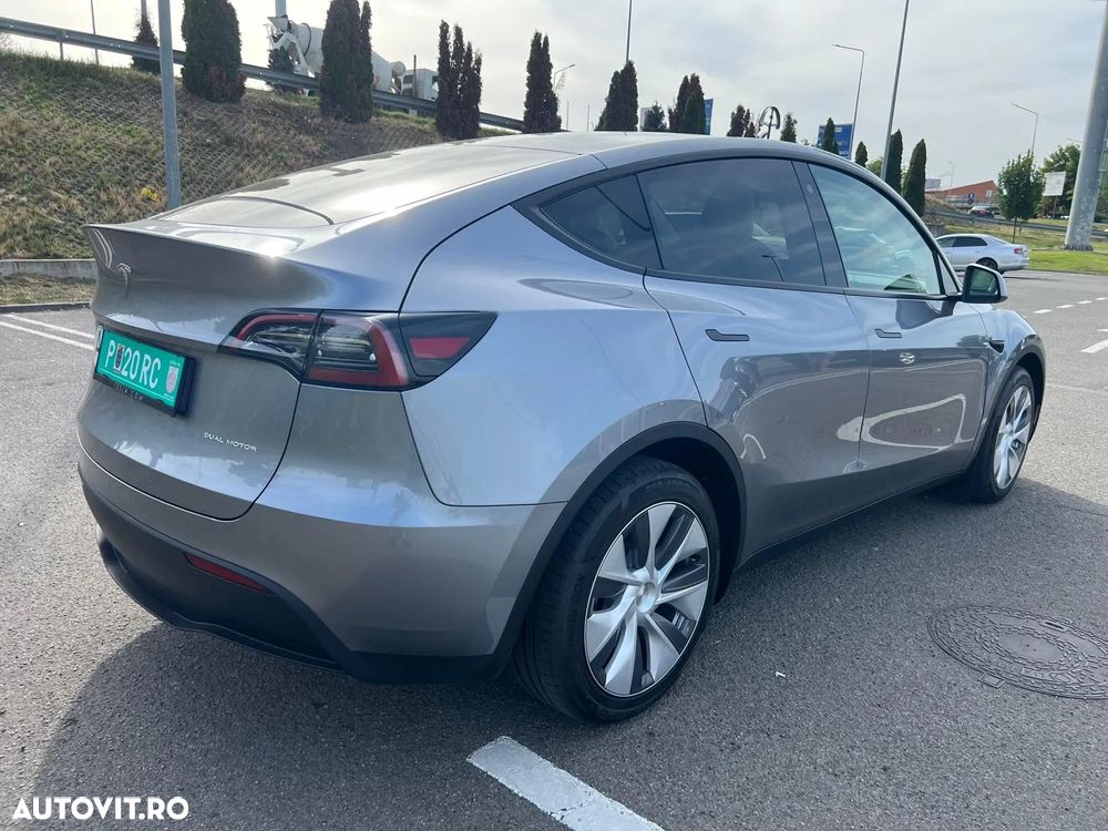 Tesla Model Y - 10