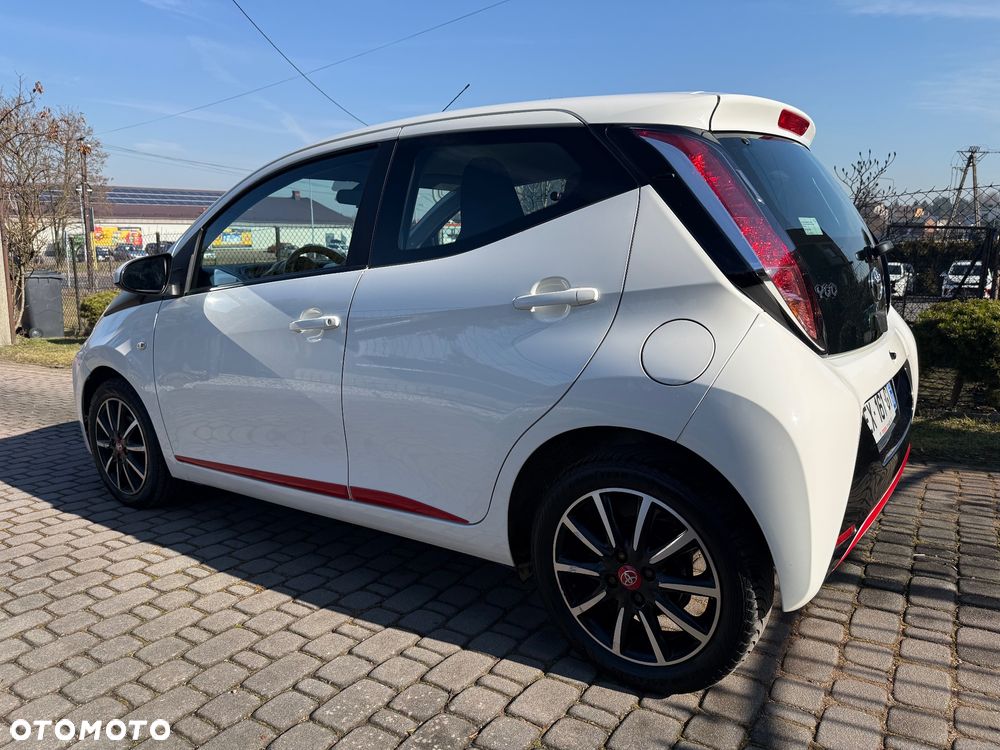 Toyota Aygo x-clusiv - 24