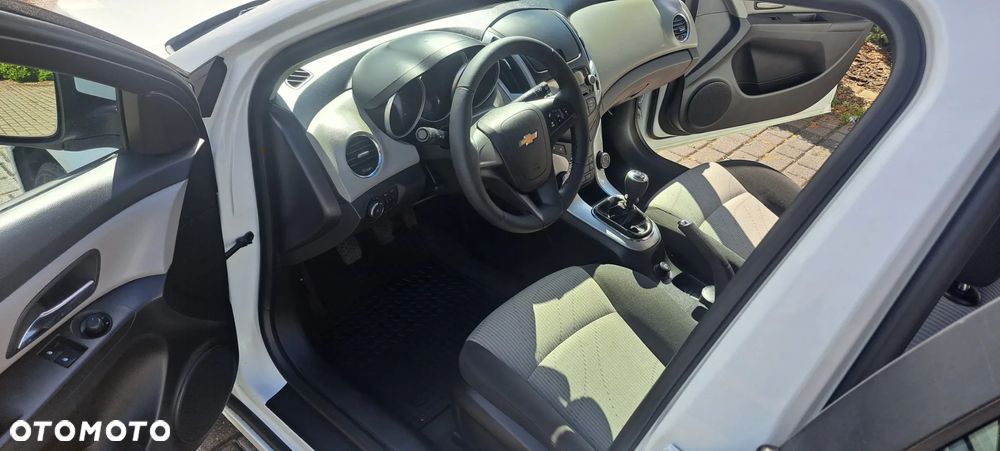 Chevrolet Cruze Station Wagon 1.6 LS+ - 22