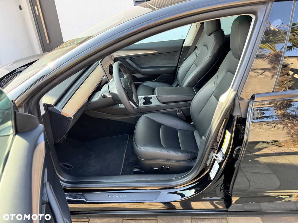 Tesla Model 3 - 16