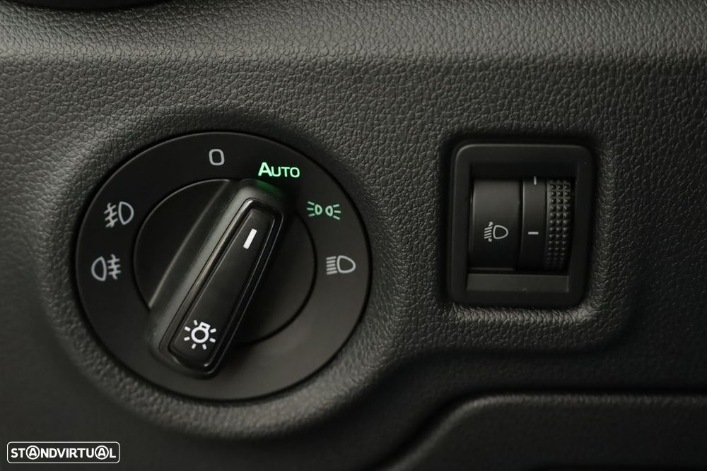 Skoda Fabia 1.0 TSI DSG — fotografia 18