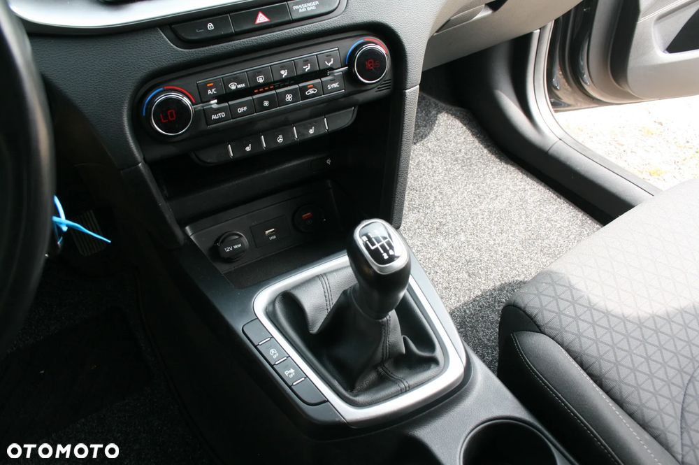 Kia Ceed 1.4 T-GDI L Business Line - 20