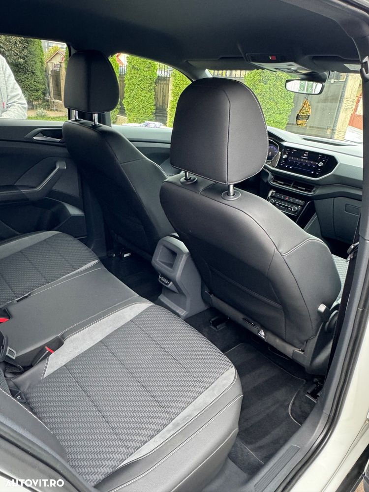 Volkswagen T-Cross - 12