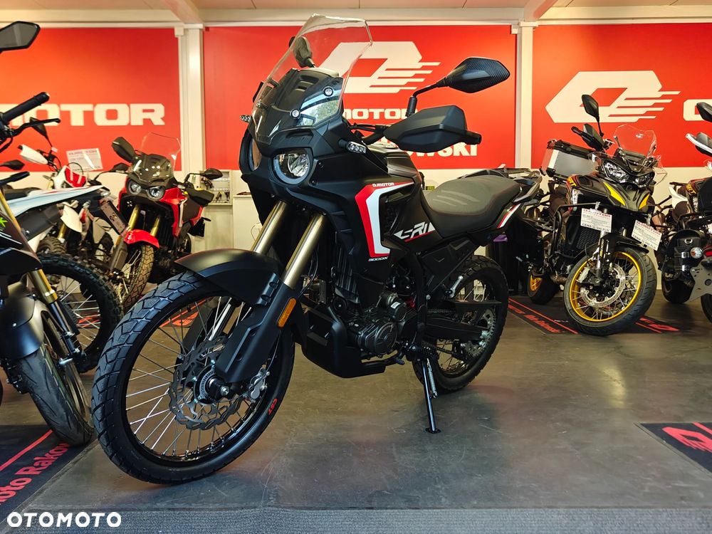 QJMOTOR SRT 300DX - 1