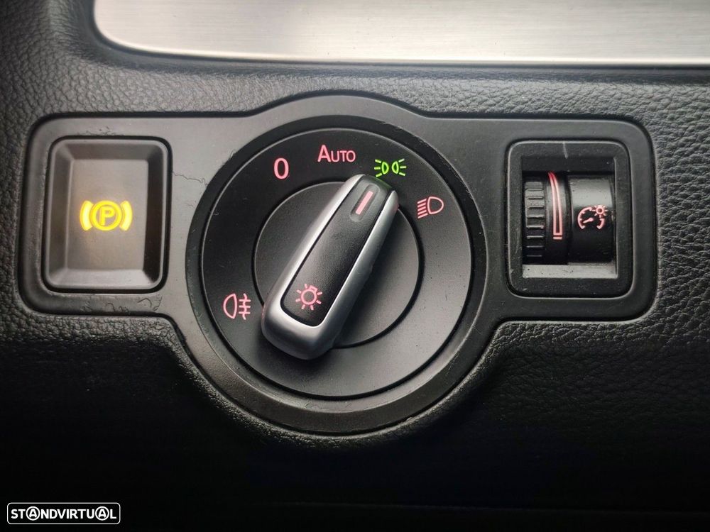 VW Passat Variant 2.0 TDI Highline - 24