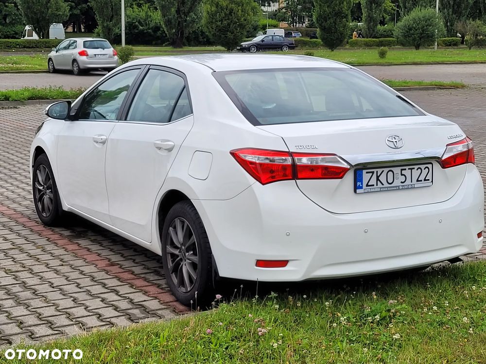 Toyota Corolla 1.6 Premium + - 6