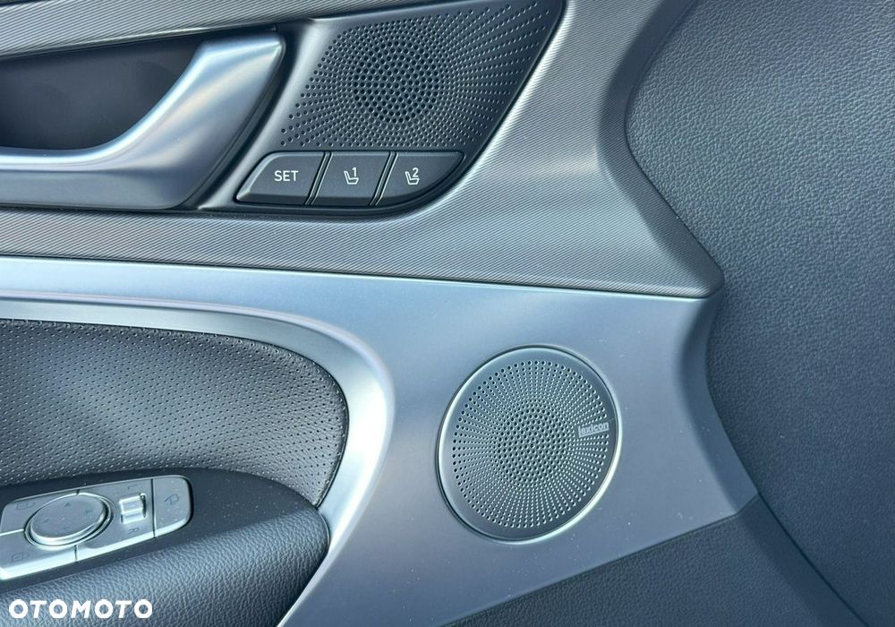 Genesis G70 - 21