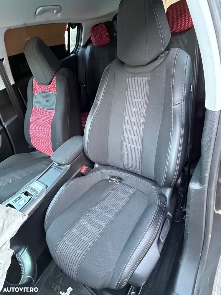 Peugeot 308 1.2 L PureTech Turbo S&S EAT8 Allure - 9