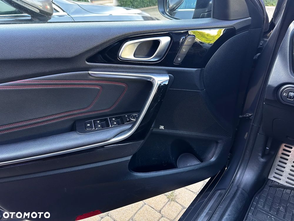 Kia ProCeed 1.6 T-GDI GT DCT - 14