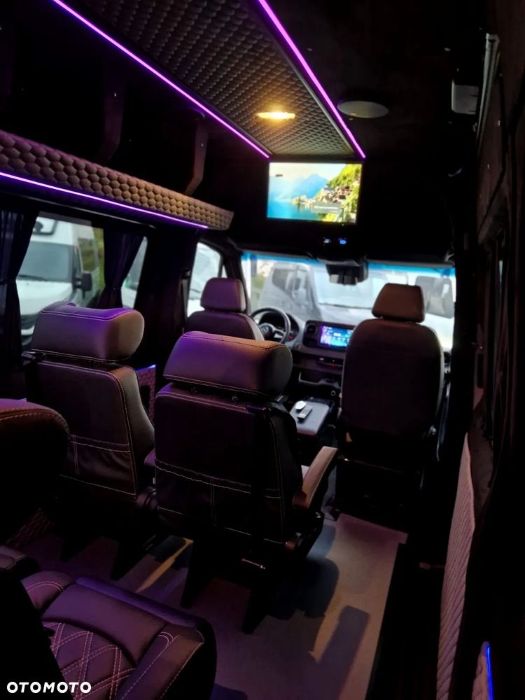 Mercedes-Benz Sprinter - 25