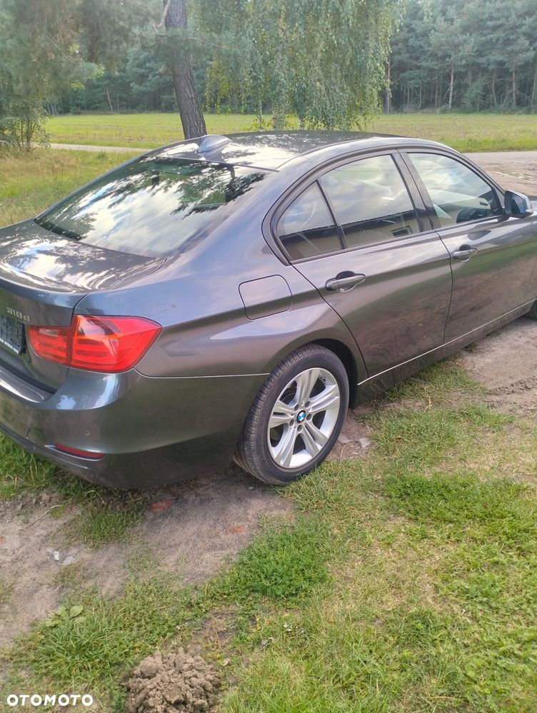 BMW Seria 3 318d xDrive Sport Line - 9