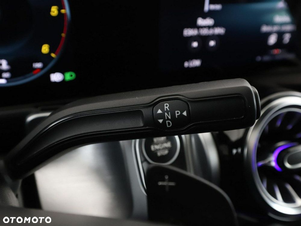 Mercedes-Benz GLB 200 d Progressive 8G-DCT - 39