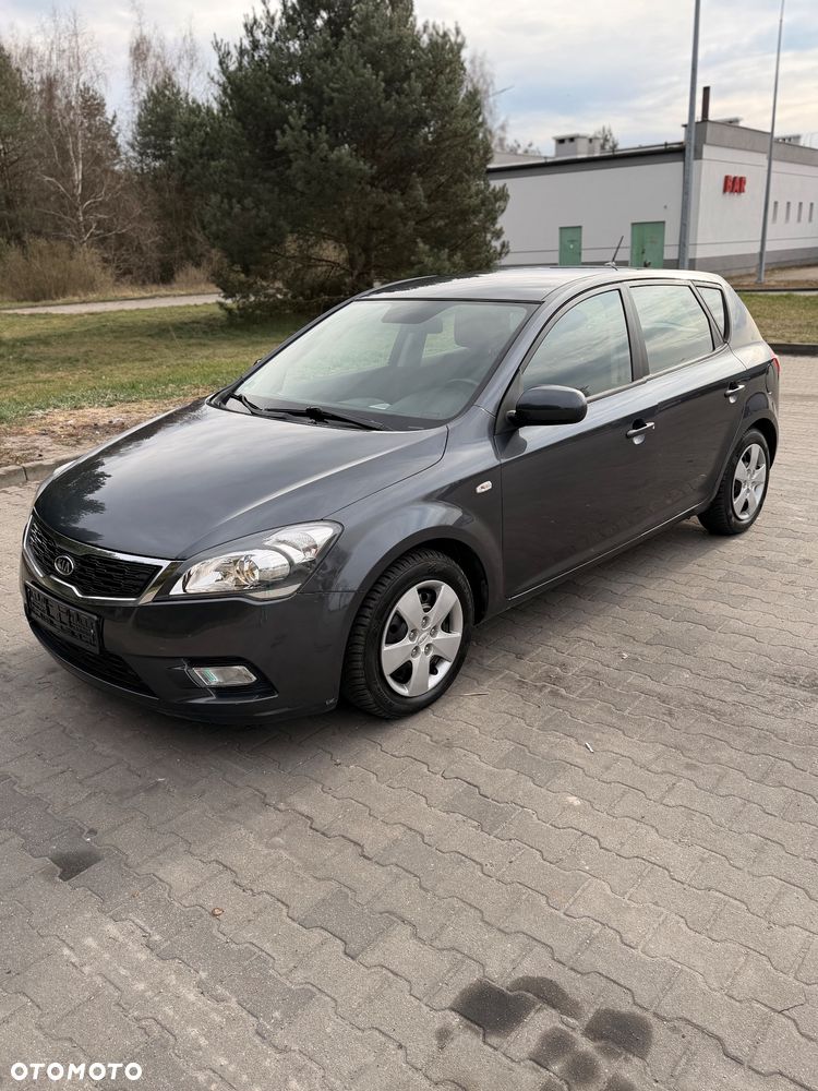 Kia Ceed 1.6 L - 1