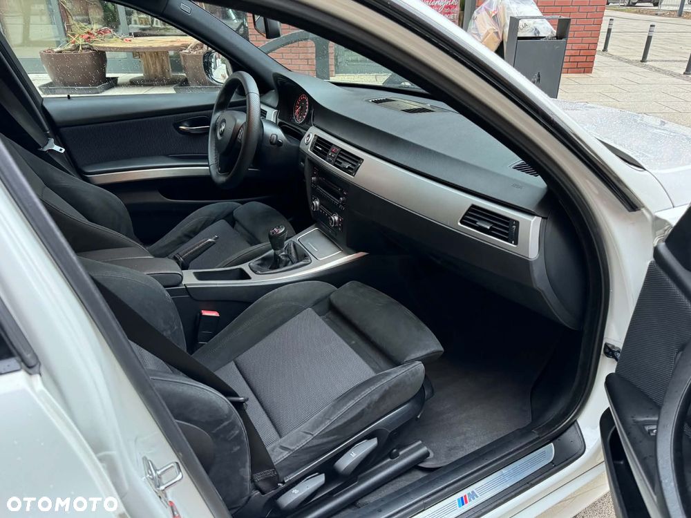 BMW Seria 3 320i - 31