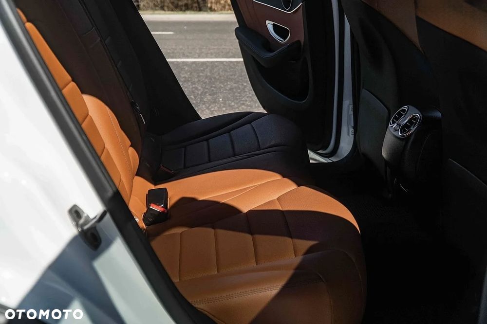 Mercedes-Benz GLC 300 4Matic 9G-TRONIC AMG Line - 16