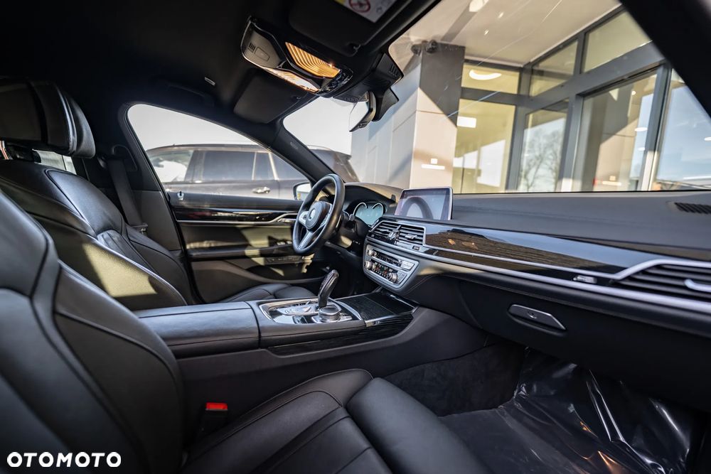 BMW Seria 7 740d xDrive sport - 36