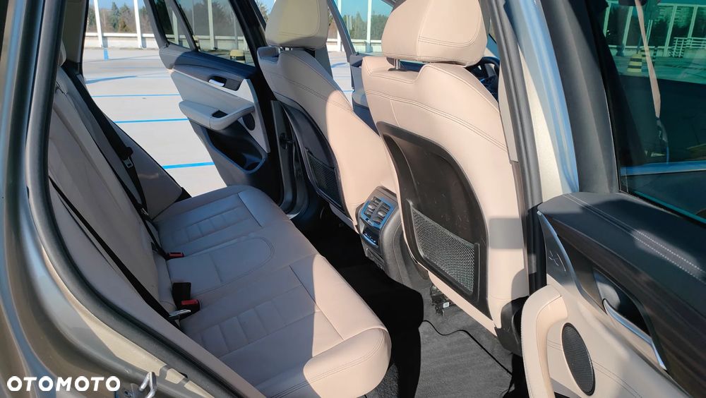 BMW X3 xDrive25d Luxury Line - 8