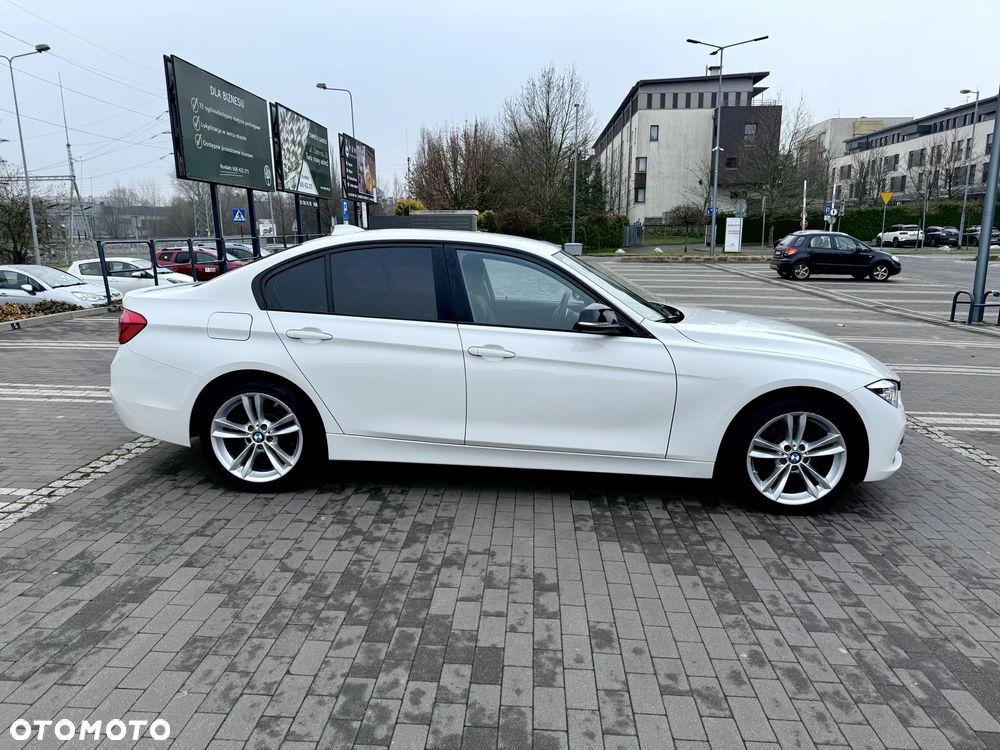 BMW Seria 3 320i xDrive Advantage - 6