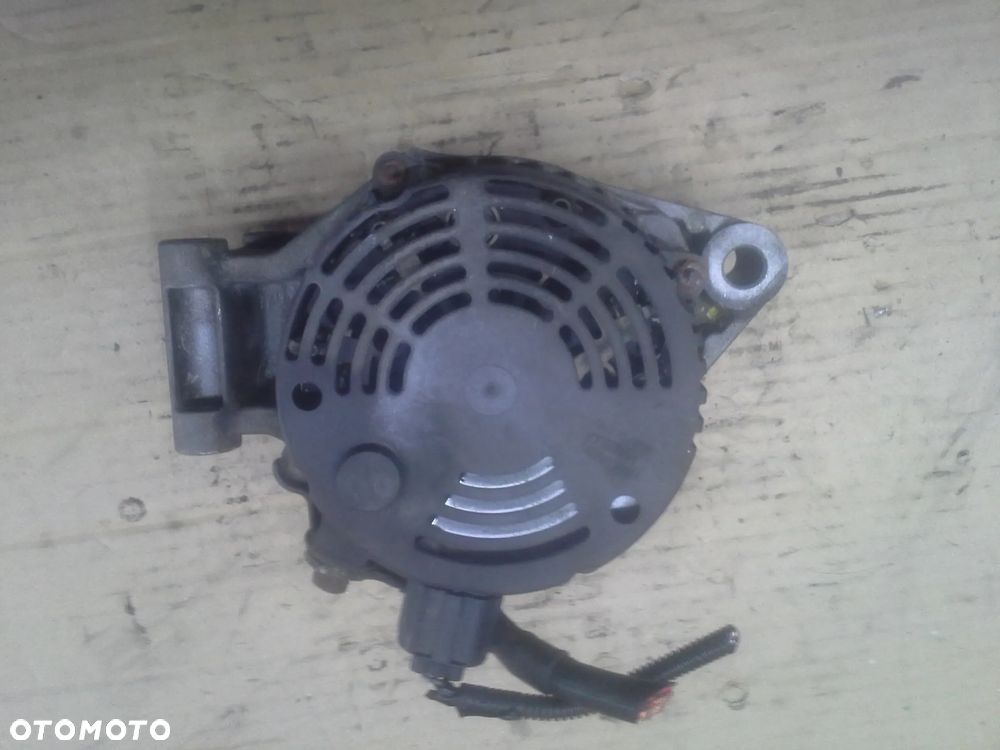 Ford Fokus II 1.6 benzyna alternator - 11