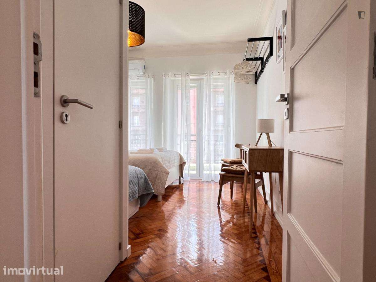 Quarto - localizado em Roma-Areeiro Lisbon - Grande imagem: 2/22