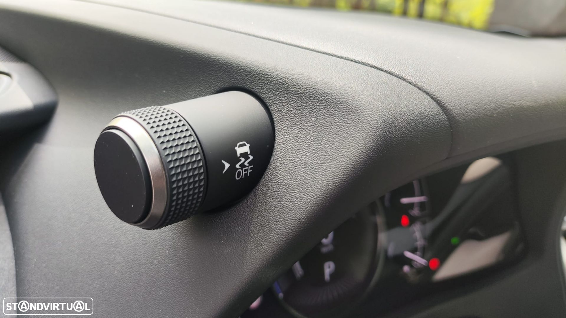 Lexus ux-250h Sport - 23
