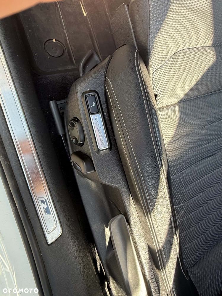 Volkswagen Passat - 16